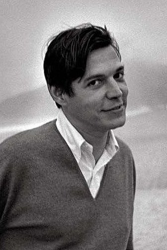 Antônio Carlos Jobim → Antoniu Karlos Xhobim backdrop
