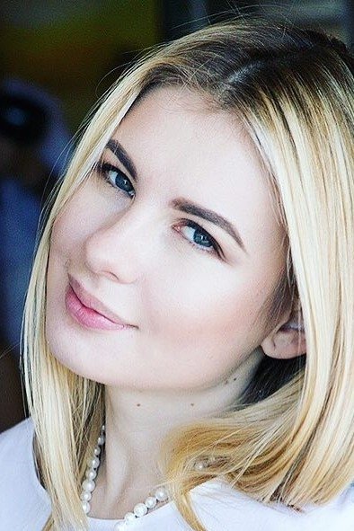 Anna Tsukanova-Kott backdrop