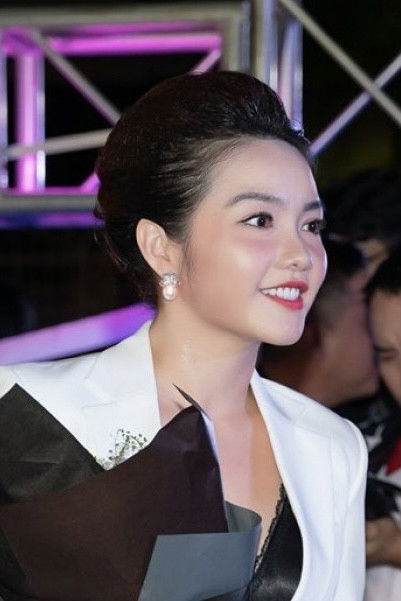 Hồng Kim Hạnh backdrop