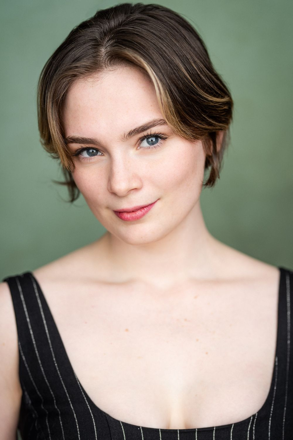 Elizah Knight backdrop