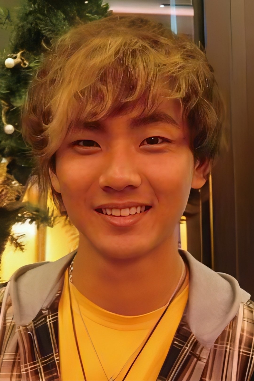 Yu Hong Lau backdrop