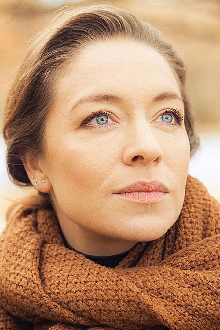 Serafima Nizovskaya backdrop