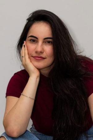 Thais Gontijo backdrop