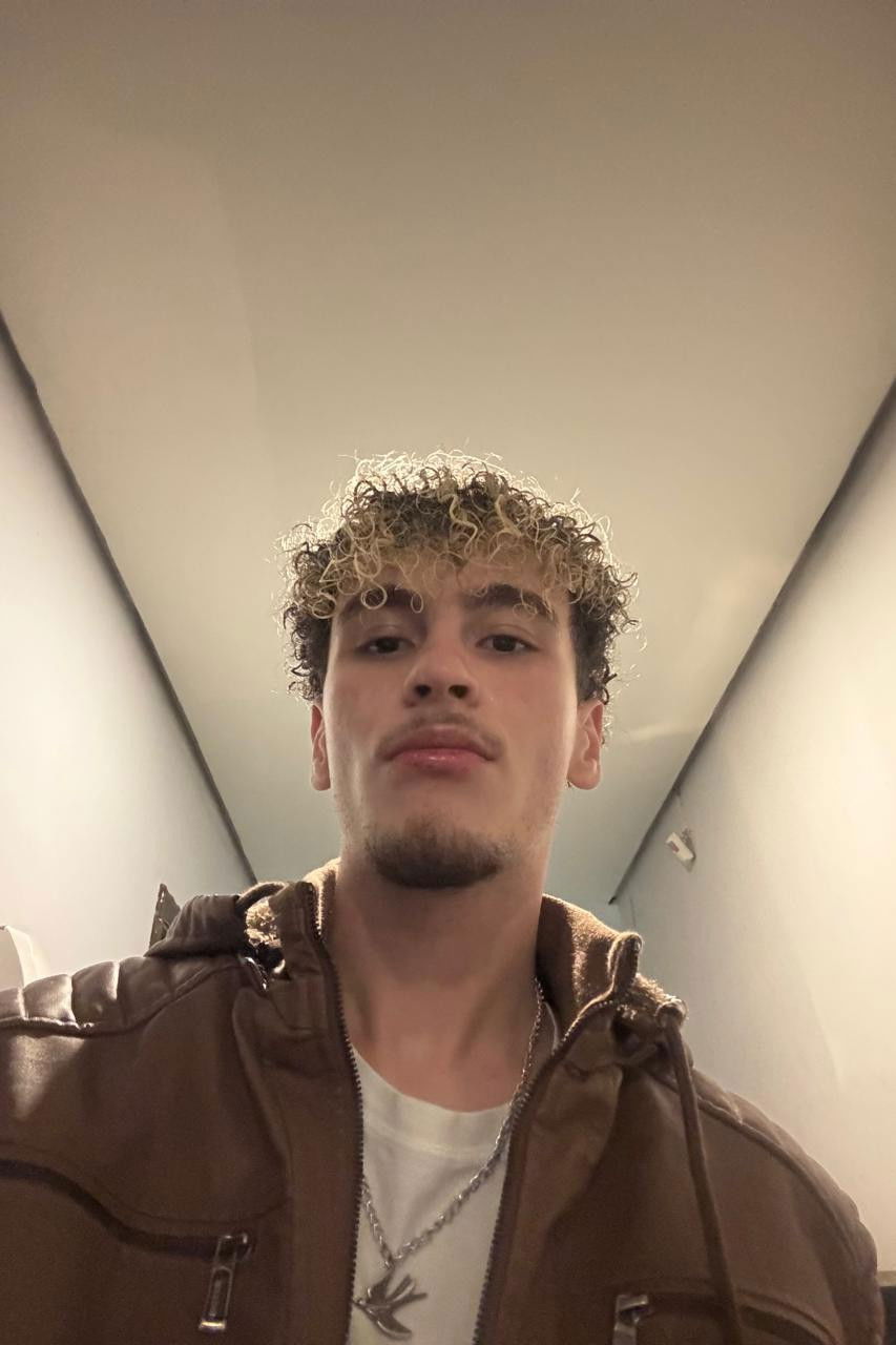 Marcos Junior backdrop