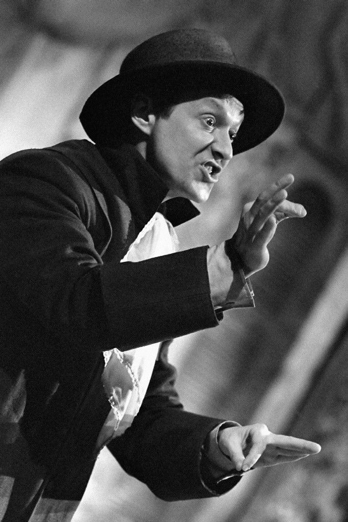 Viktor Losyanov backdrop