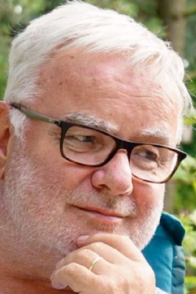 Roland Hemmo backdrop