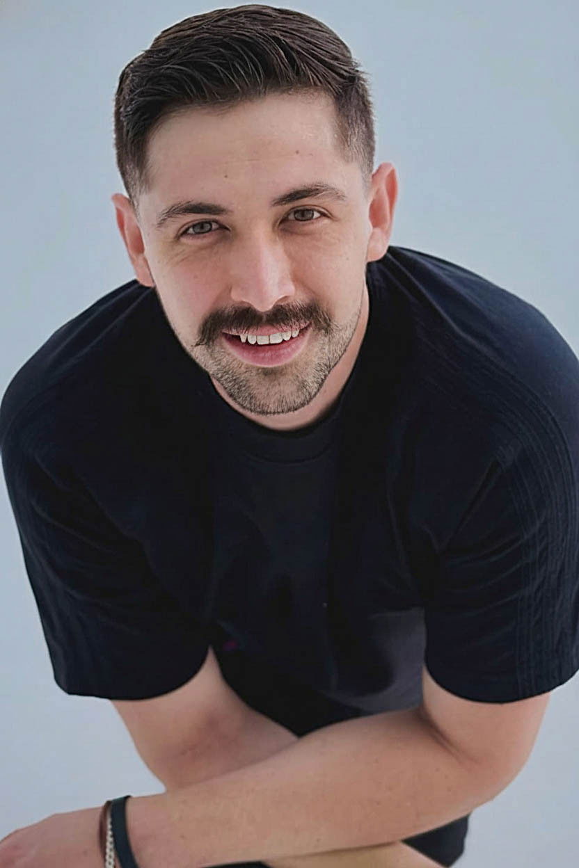 Roberto Morán Colunga backdrop