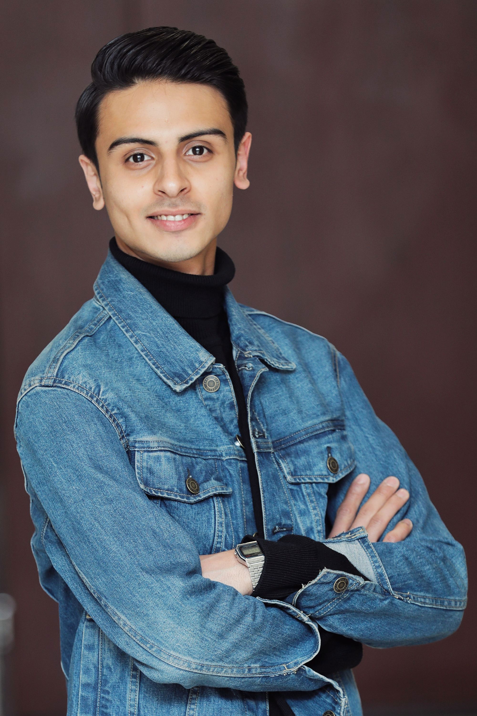 Mahbod Jahan Noush backdrop