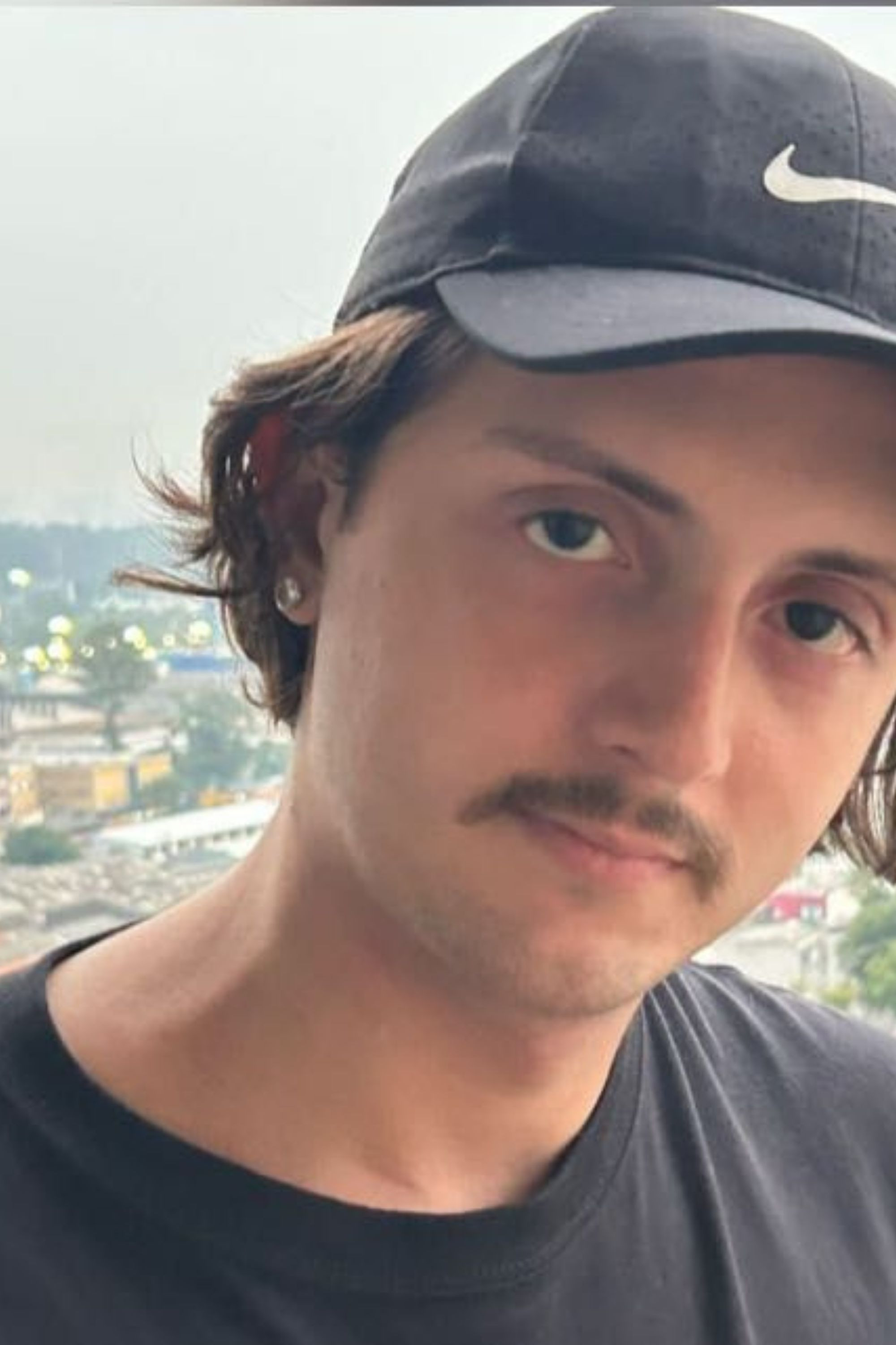 Nathan Moreira backdrop