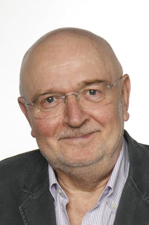 Daniel Costelle backdrop