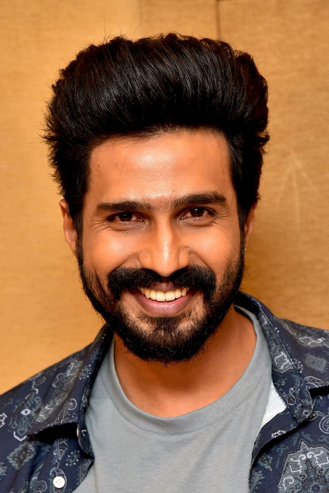 Vishnu Vishal → Vishnu Vishal backdrop