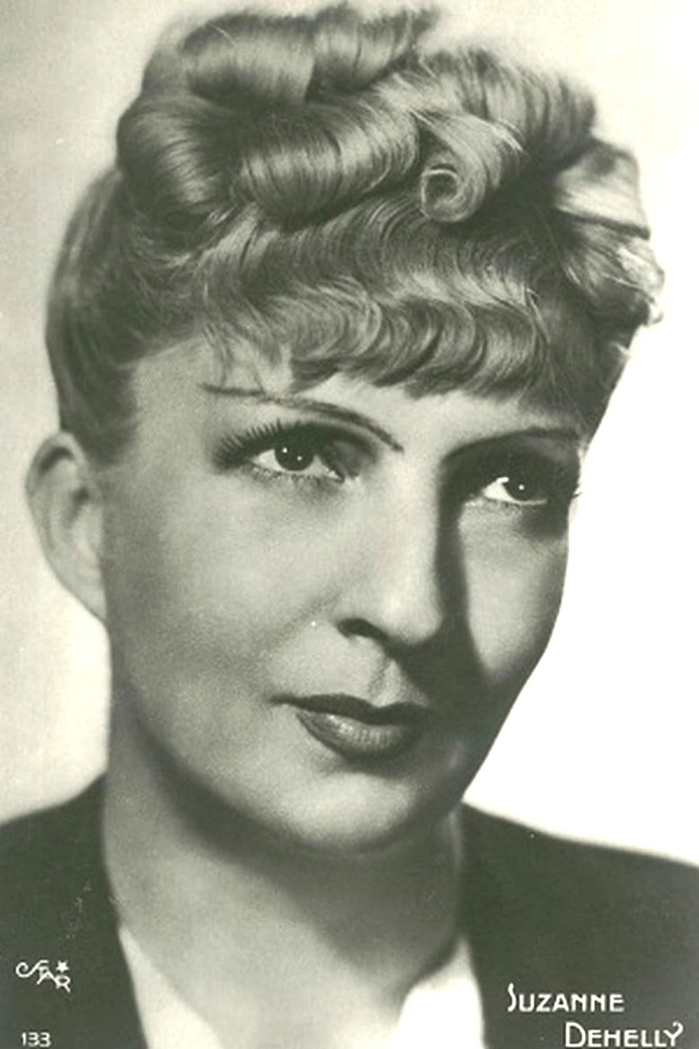 Suzanne Dehelly backdrop