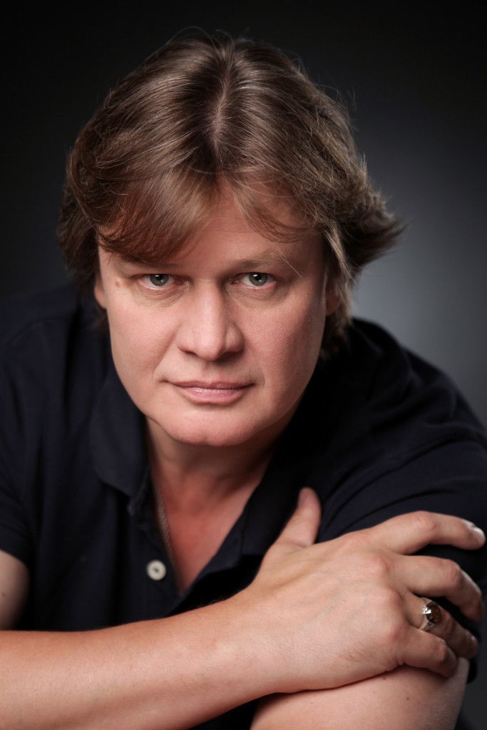 Aleksey Osipov backdrop