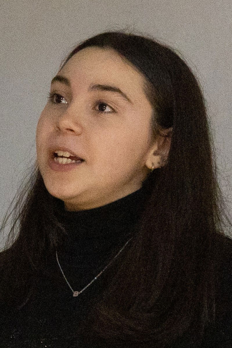 Beatriz Santos backdrop