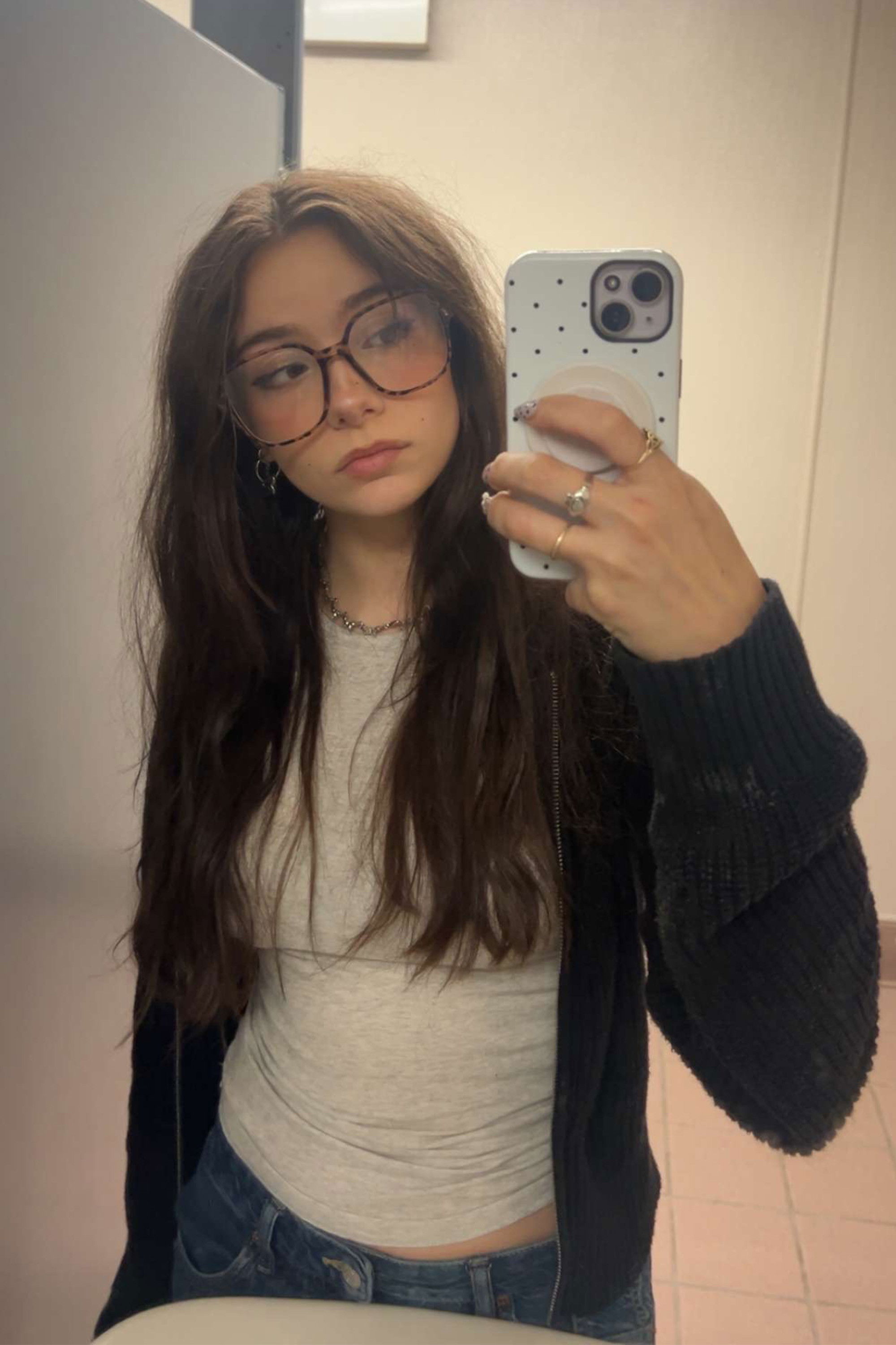 Chloee Roach backdrop