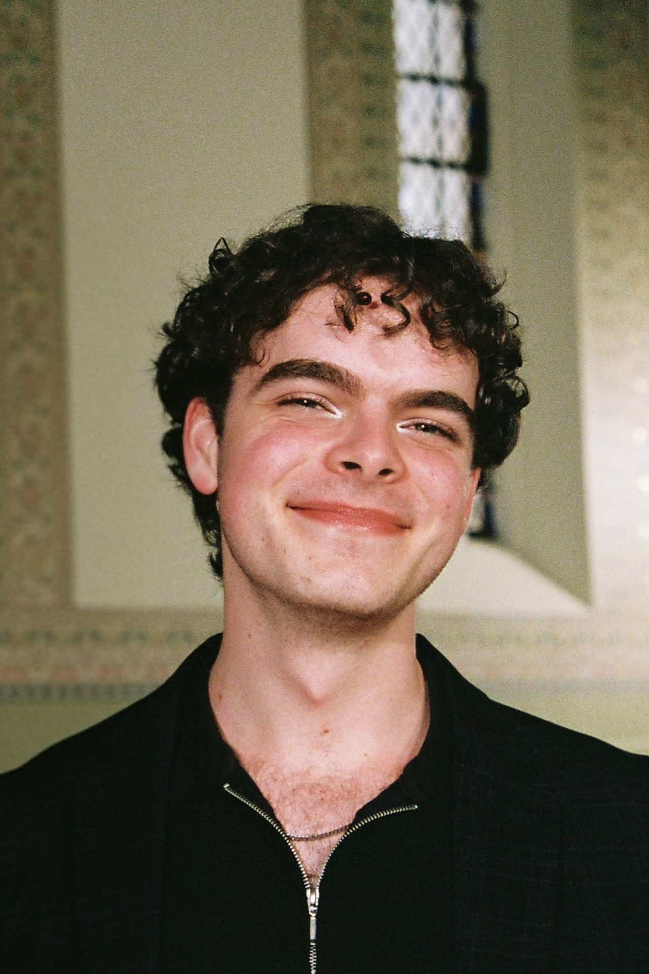 Mitchell Netes backdrop