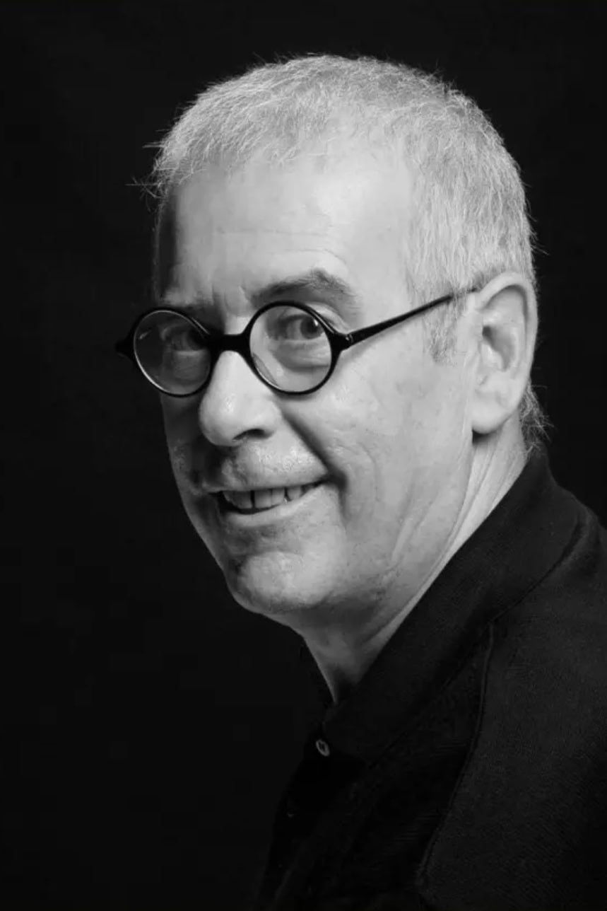 Carlos Pomarón backdrop