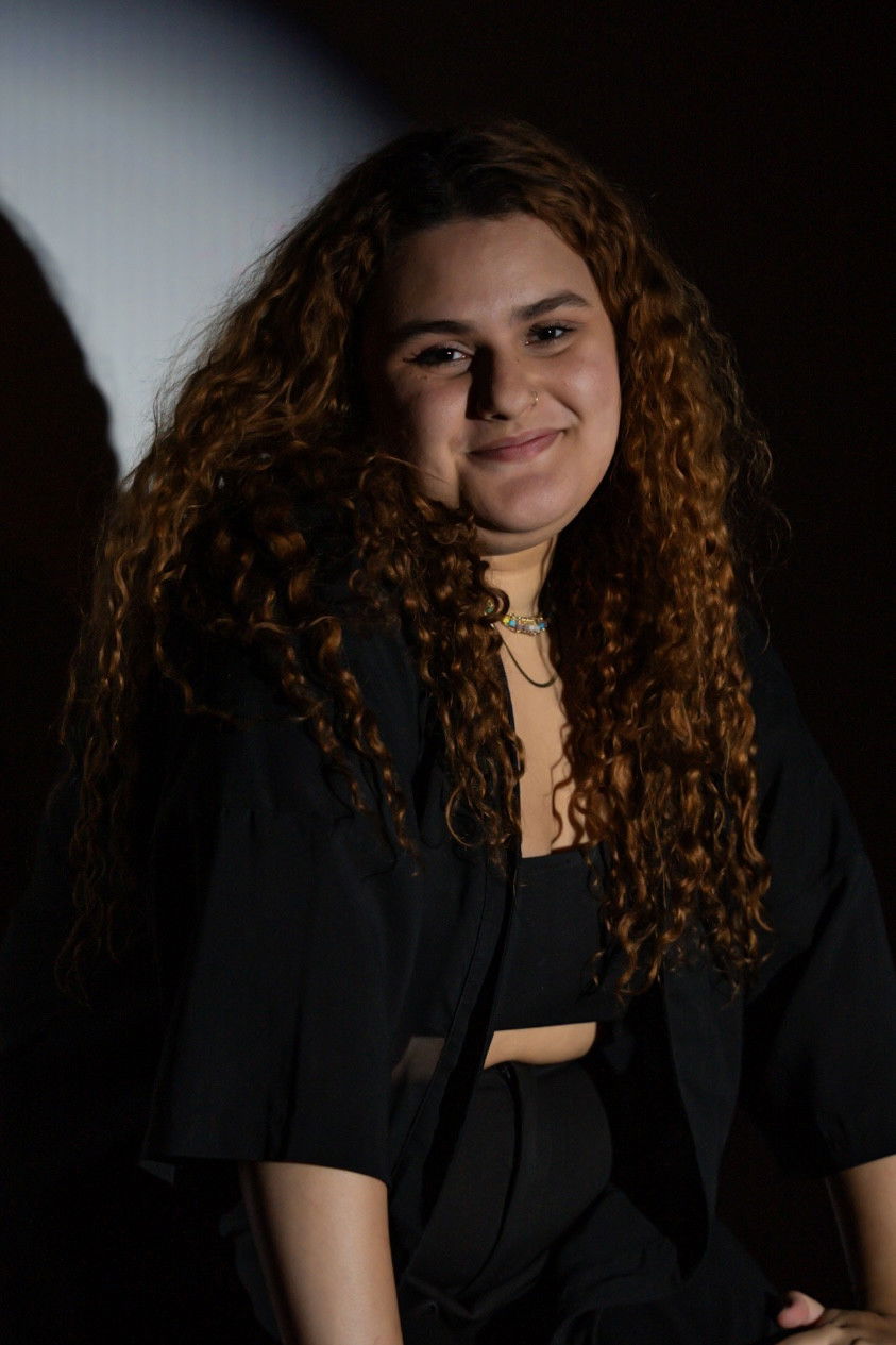 Isabelly Schimidt backdrop