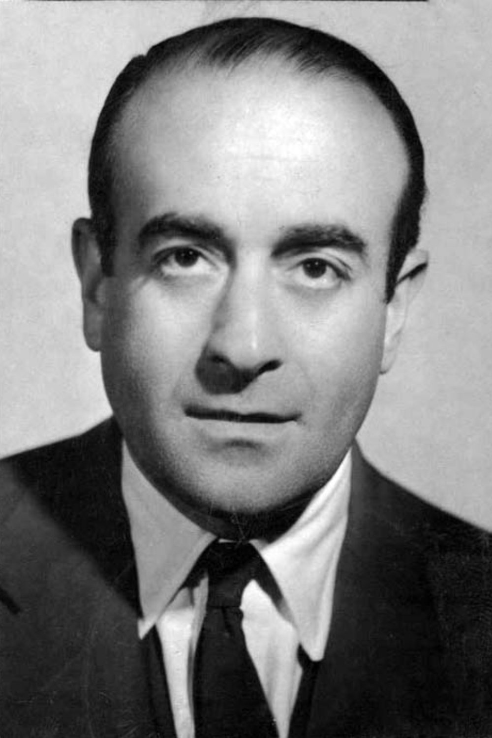 Luis Saslavsky backdrop