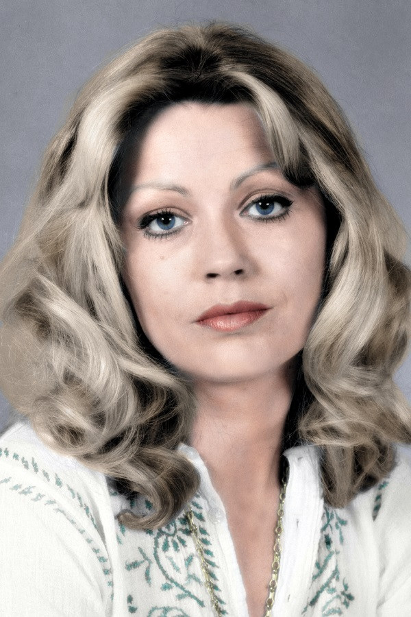 Marianna Moór backdrop