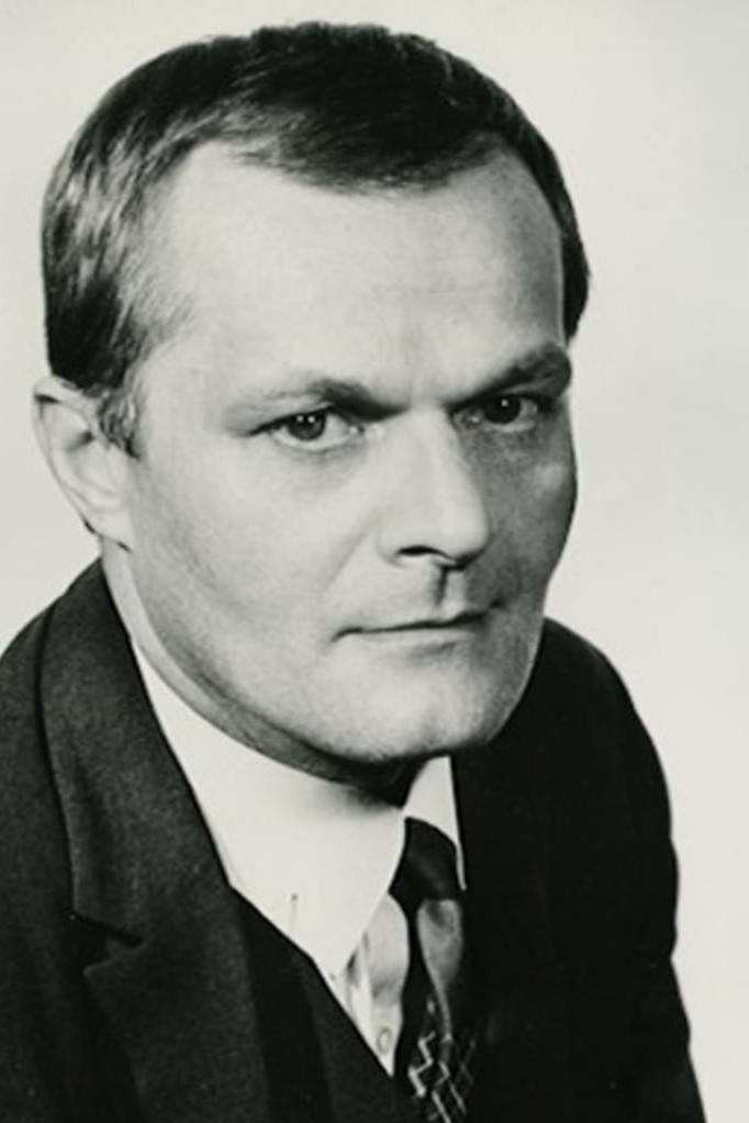 Iván Darvas backdrop