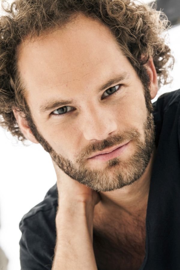 Maximilian Schafroth backdrop