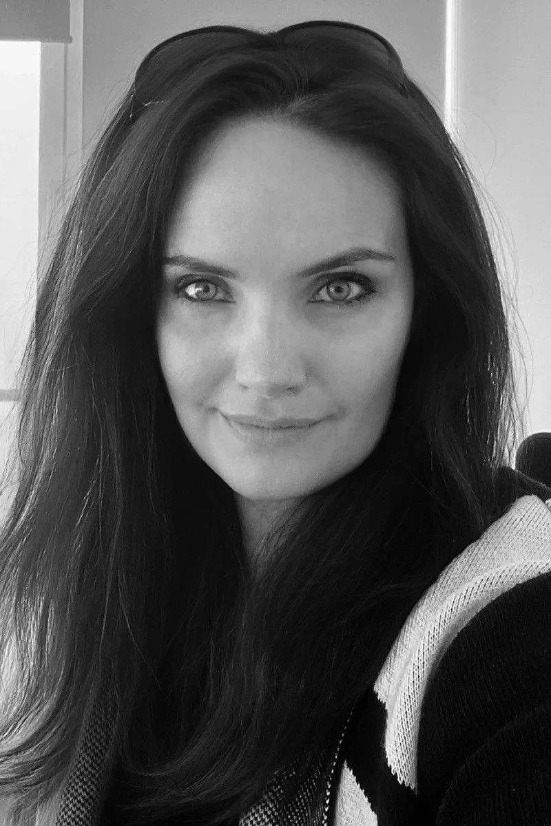 Zsuzsanna Vincze backdrop