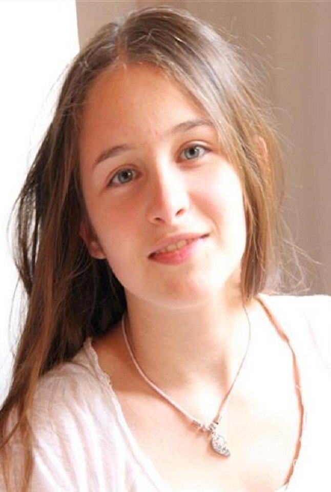 Emma Ninucci backdrop