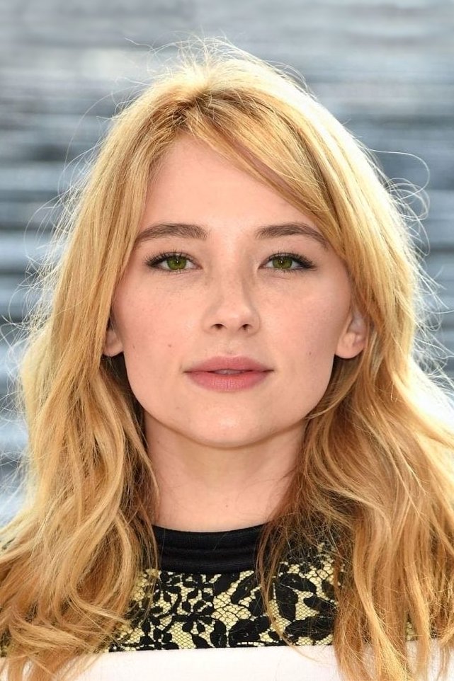 Haley Bennett backdrop