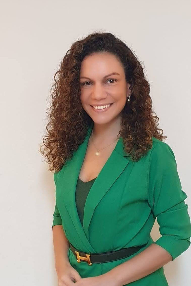 Ana Luiza Cassalta backdrop