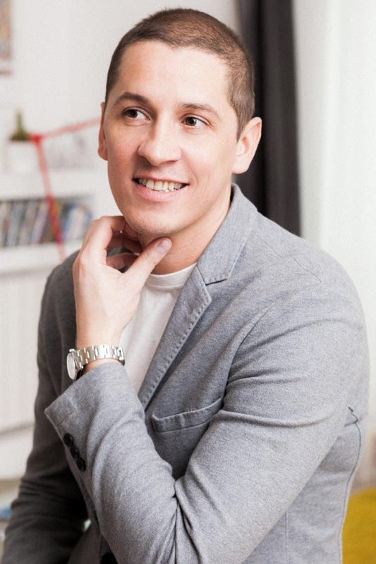 Xavier Maingon backdrop