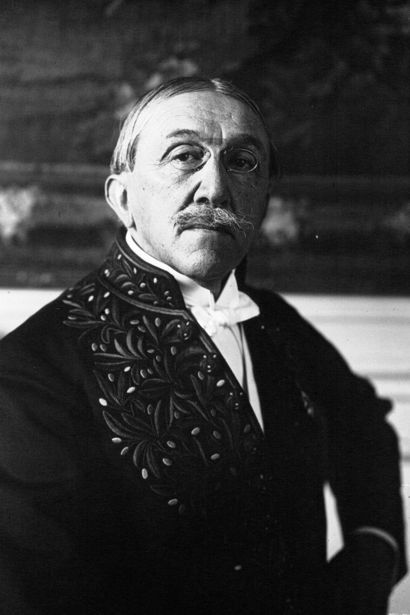 Henri-Robert backdrop