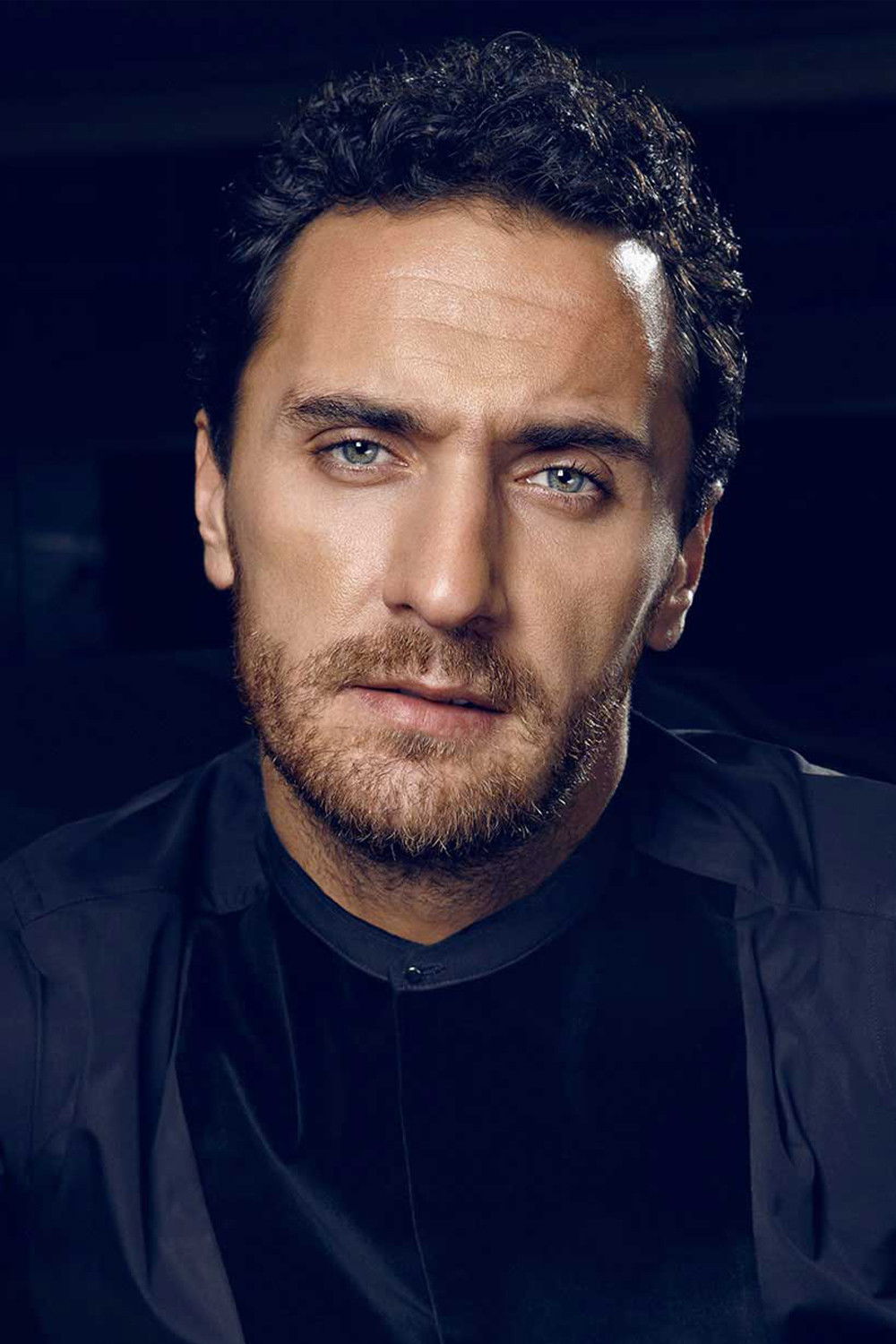 Fırat Çelik backdrop