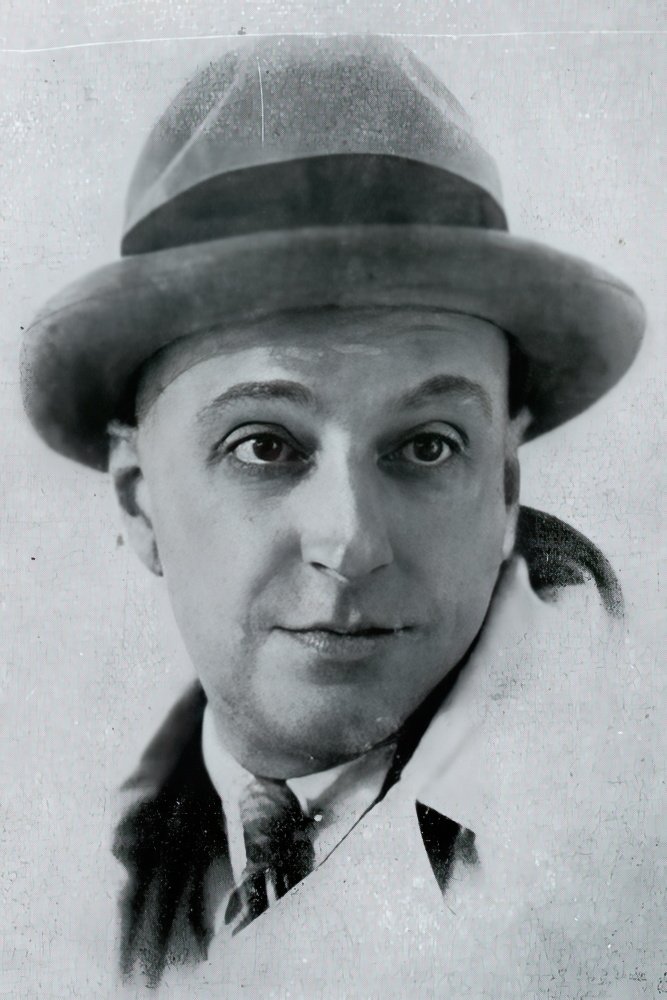 Fernand René backdrop