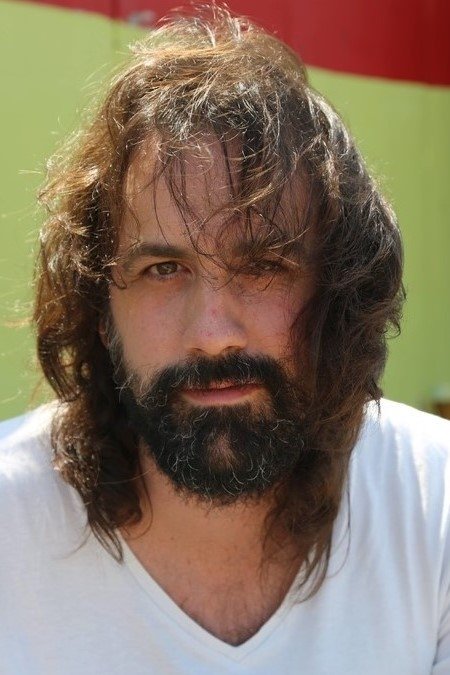 Isaki Lacuesta backdrop