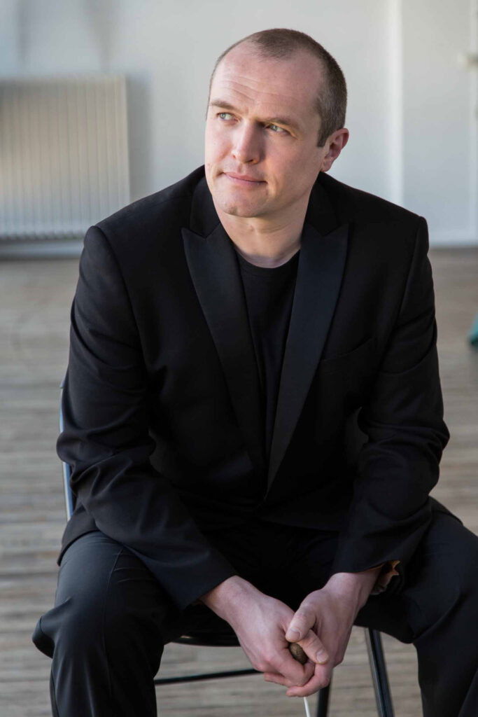 Bastien Stil backdrop