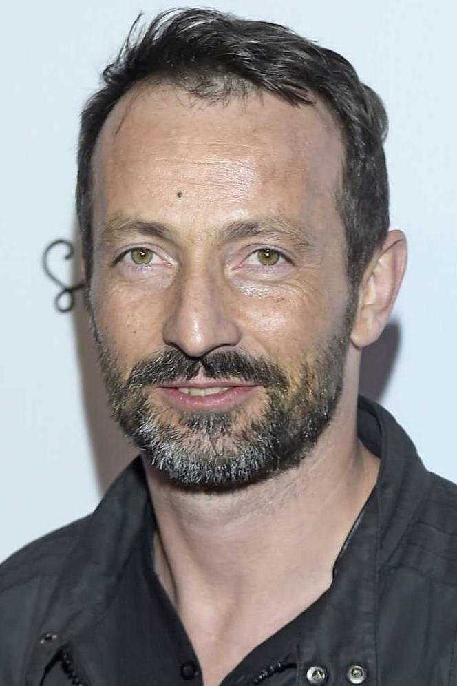 Tomasz Sobczak backdrop