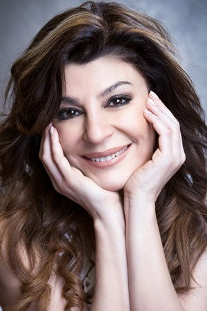 Carolina Papaleo backdrop