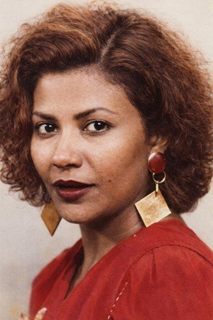 Faizah Jasim backdrop