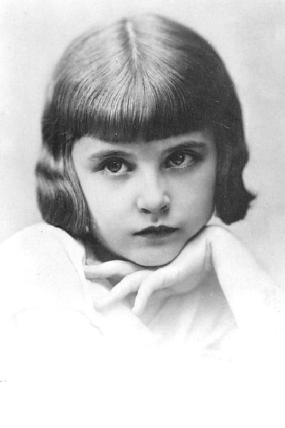 Gaby Triquet backdrop