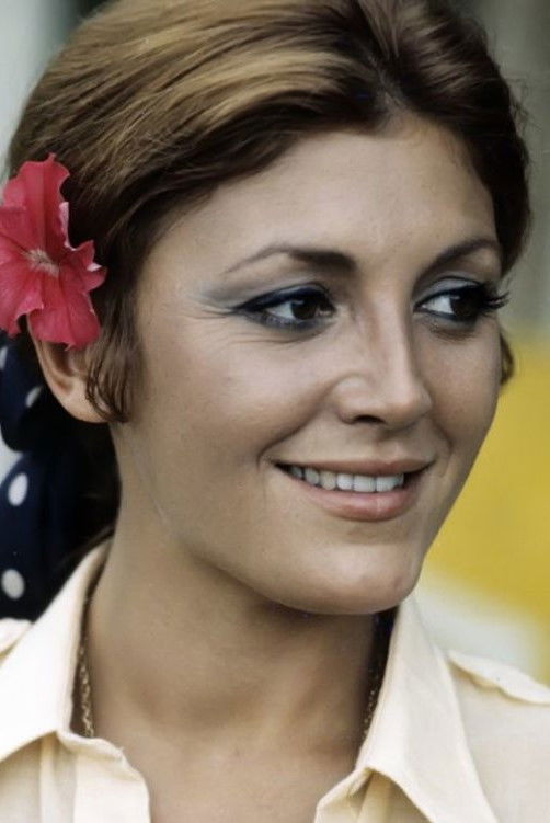 Carmen G. Cervera backdrop