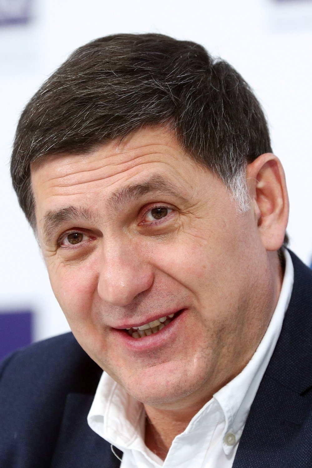 Sergey Puskepalis backdrop