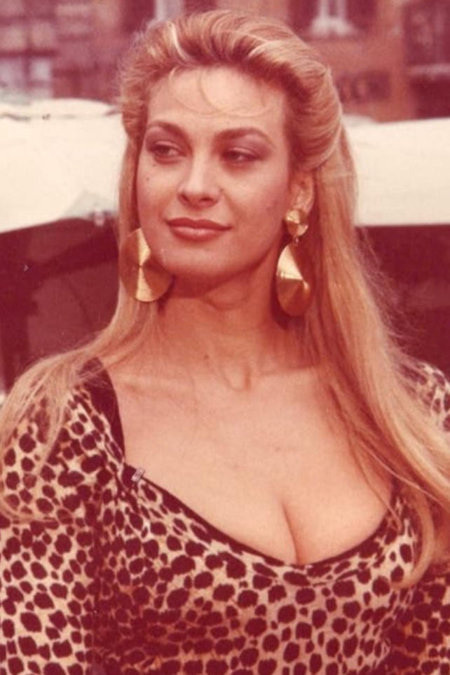 Gilla Novak backdrop