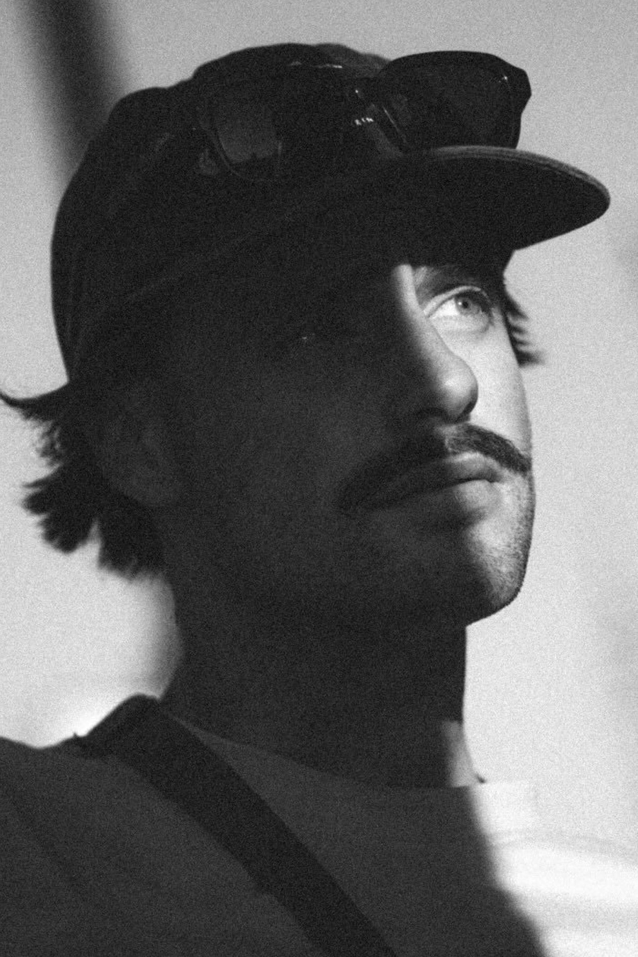 Robin Valet backdrop