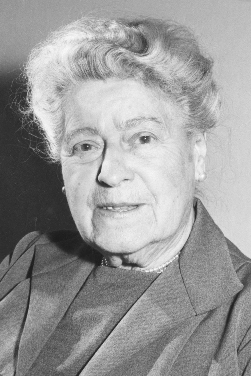 Rosa Albach-Retty backdrop