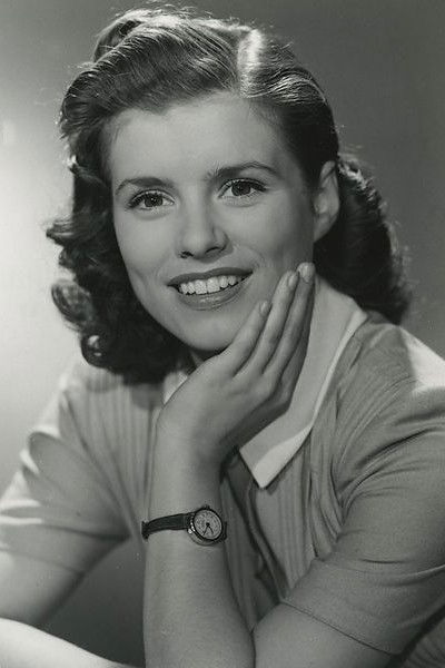 Ilselil Larsen backdrop