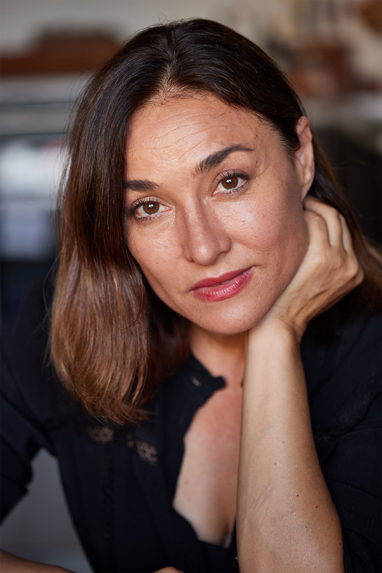 Carolina Román backdrop