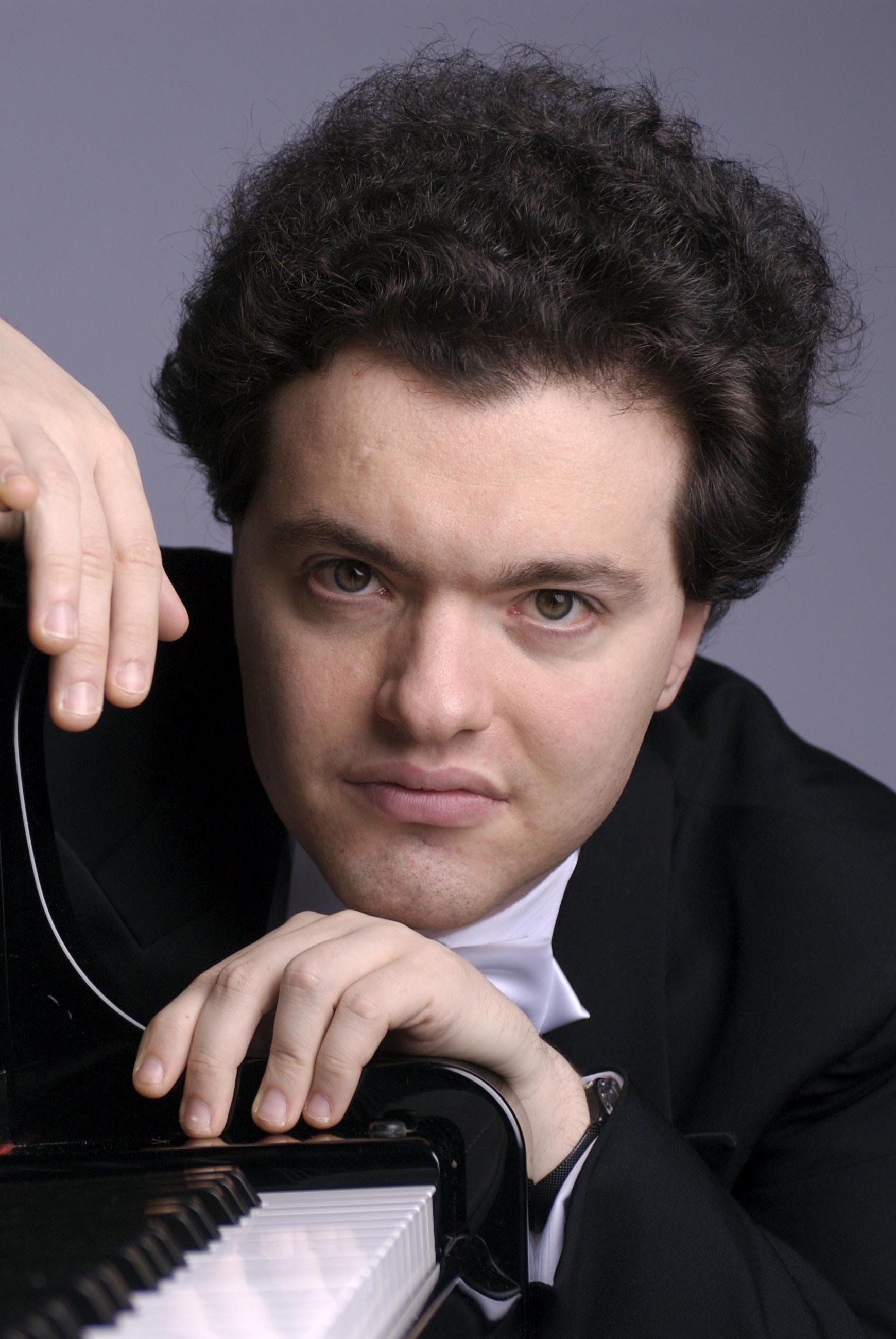 Evgeny Kissin backdrop