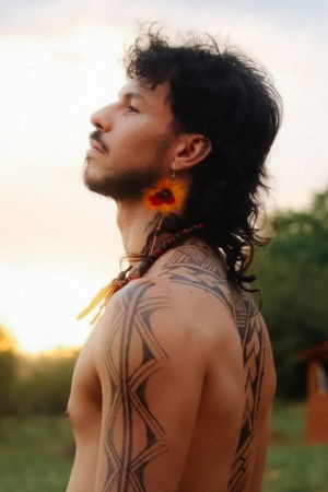 Álefe Passarin backdrop