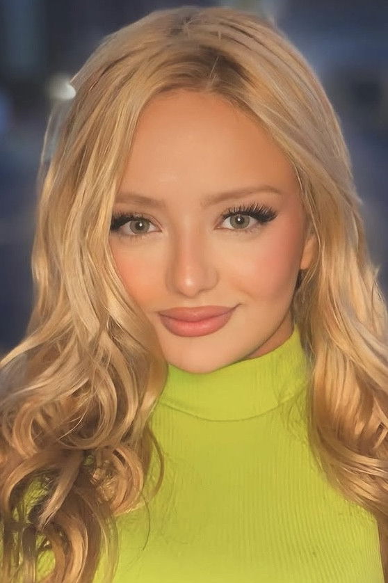 Elmira Huseynzadeh backdrop